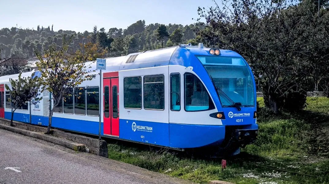 Έφτασαν στη Θεσσαλονίκη οι δύο νέοι υβριδικοί συρμοί Intercity της Hellenic Train, ξεκινώντας δοκιμαστικά δρομολόγια για την Αθήνα