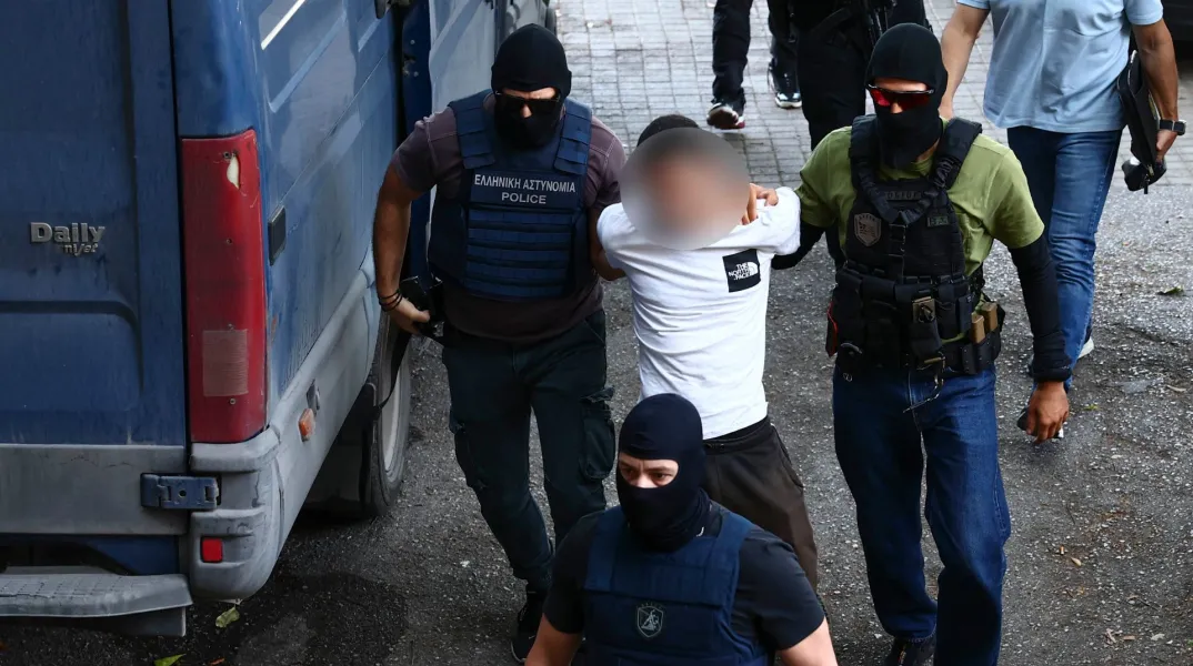 Θεσσαλονίκη: Προθεσμία για τη Δευτέρα έλαβε ο 25χρονος, τέταρτος κατηγορούμενος για τη φονική επίθεση με γκαζάκια στο σπίτι της Βάγιας Νέστορα.