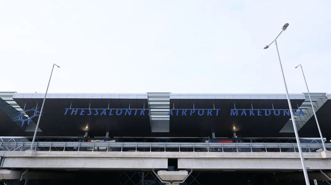 Πτήση από Νιουκάστλ προς Ηράκλειο προσγειώθηκε αναγκαστικά στη Θεσσαλονίκη λόγω μεθυσμένου 42χρονου Βρετανού που παρενοχλούσε πλήρωμα και επιβάτες