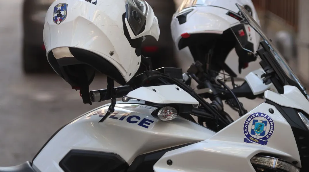 Σύλληψη 25χρονου στη Θεσσαλονίκη: Η 7χρονη κόρη του βρέθηκε να περιπλανιέται μόνη της στο κέντρο της πόλης - Οδηγείται στη Δικαιοσύνη.