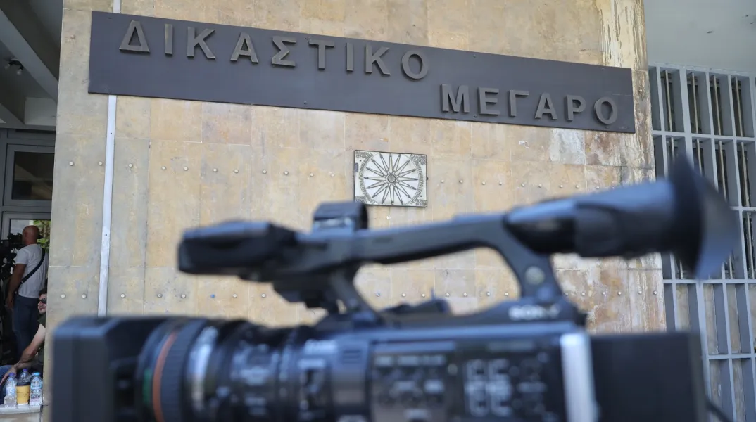 Εκκενώθηκε το Δικαστικό Μέγαρο Θεσσαλονίκης μετά από τηλεφώνημα αγνώστου για βόμβα - Σε εξέλιξη οι έρευνες της αστυνομίας.