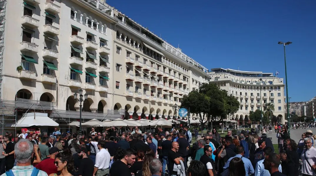 Συμβολικό αποκλεισμό της Λεωφόρου Νίκης στη Θεσσαλονίκη πραγματοποίησαν αλιείς - Διεκδικούν φθηνότερο πετρέλαιο και λύσεις στα προβλήματά τους.