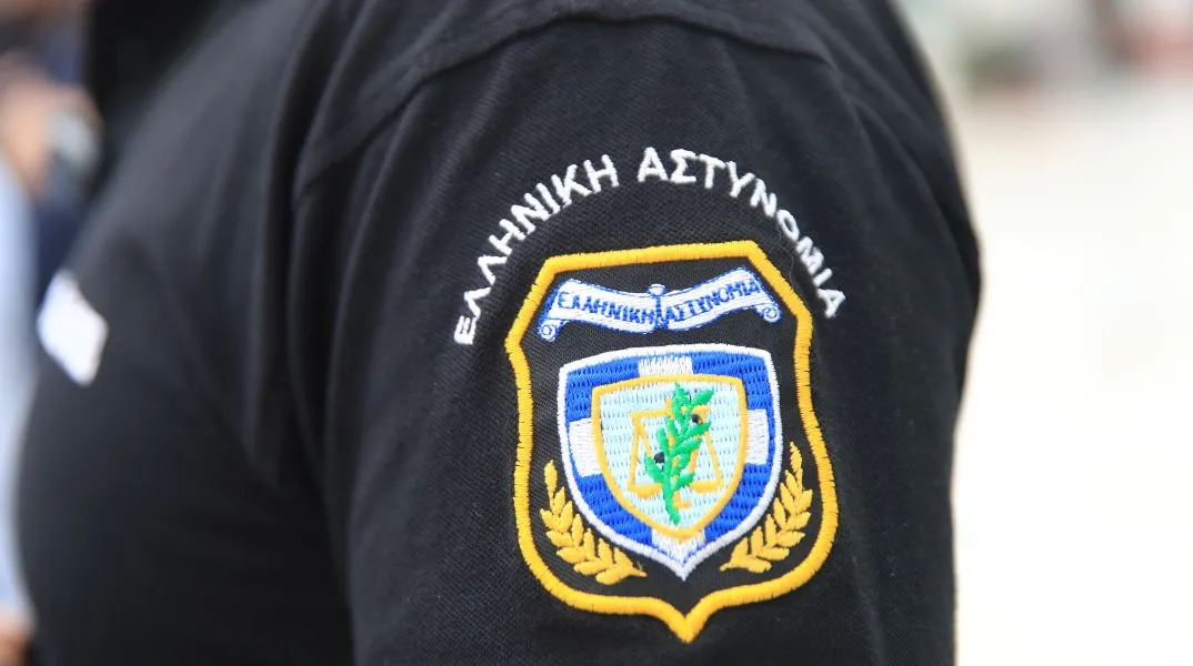 42χρονος αστυνομικός εντοπίστηκε νεκρός σε υπηρεσιακό λεωφορείο στη Θεσσαλονίκη - Έφερε τραύμα από πυροβόλο όπλο - Δεν προκύπτει εγκληματική ενέργεια
