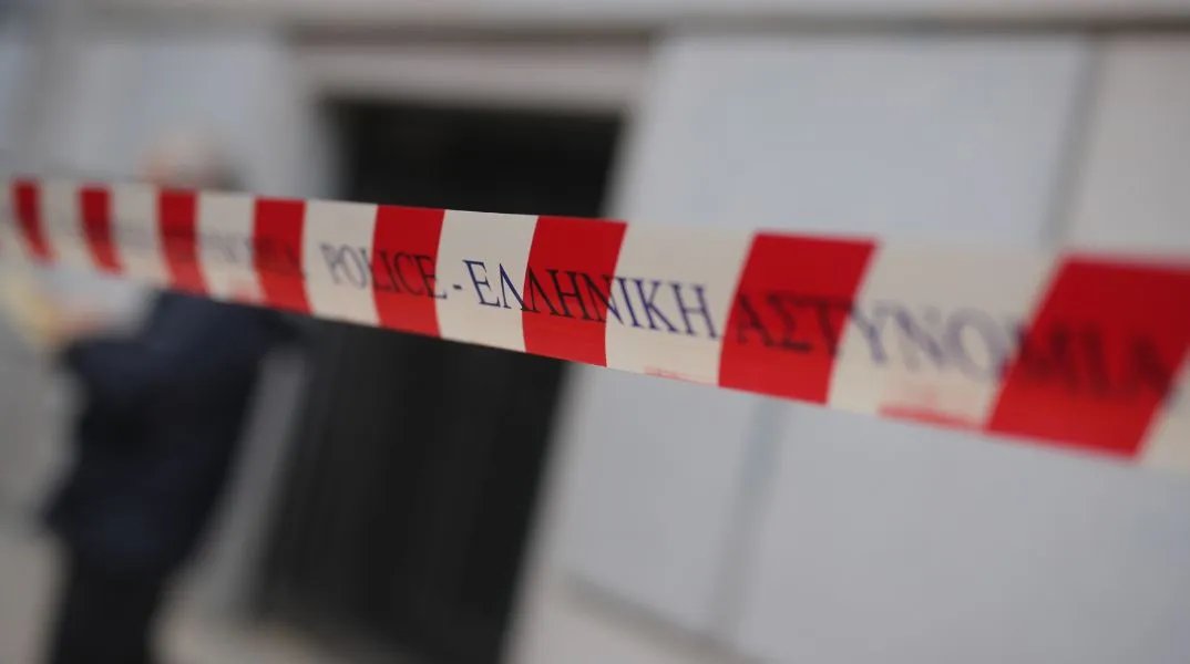 Συναγερμός σήμανε στη Θεσσαλονίκη για εγκαταλελειμμένη βαλίτσα στην πλατεία Αριστοτέλους - Ελέγχθηκε χωρίς να εντοπιστεί κάτι ύποπτο.