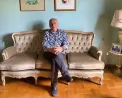 Ο Χάρης Θεοφράστου εκστασιάζεται όταν ακούει να ουρλιάζουν τα πιτσιρίκια από τα σχολεία της Ικτίνου