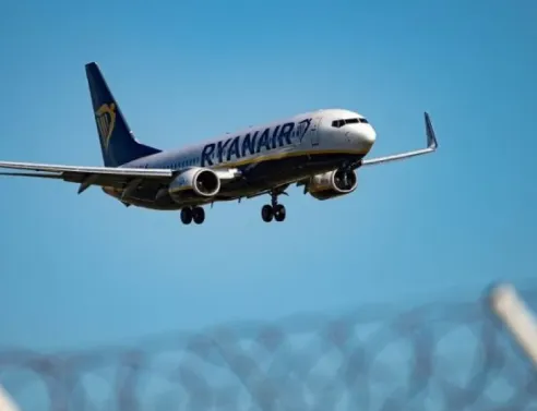Θεσσαλονίκη: Τι απαντά η Ryanair για το ατύχημα με το παράθυρο και τον τραυματισμό επιβάτη © Fotis Christopoulos/Unsplash