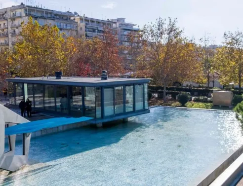 Ο Δήμος Θεσσαλονίκης μεταφέρει τη Γυάλινη Βιβλιοθήκη στον Κήπο των Γλυπτών - Δείτε το θερινό ωράριο λειτουργίας και τις ημέρες υποδοχής κοινού.