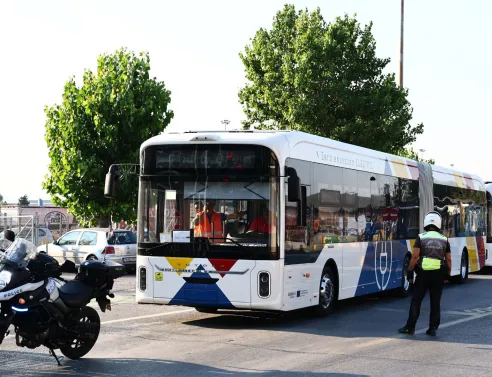 Στη Θεσσαλονίκη έφτασαν 50 νέα ηλεκτρικά λεωφορεία από την Κίνα - Θα ενισχύσουν τον ΟΑΣΘ από Σεπτέμβριο με οχήματα μηδενικών ρύπων και αυξημένης χωρητικότητας.