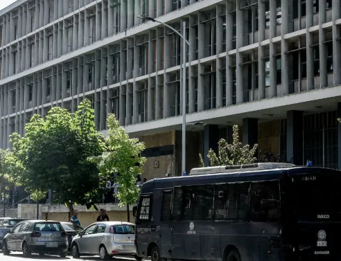 Στους τέσσερις έφτασαν οι προφυλακισθέντες για τη φονική επίθεση με γκαζάκια στη Θεσσαλονίκη, στην οποία έχασε τη ζωή της η Βάγια Νέστορα.