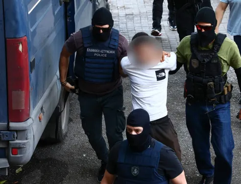Θεσσαλονίκη: Προθεσμία για τη Δευτέρα έλαβε ο 25χρονος, τέταρτος κατηγορούμενος για τη φονική επίθεση με γκαζάκια στο σπίτι της Βάγιας Νέστορα.