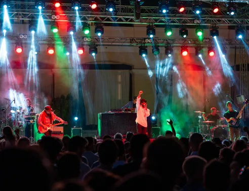 Η θερινή σύναξη των Thievery Corporation αγροφυλάκων