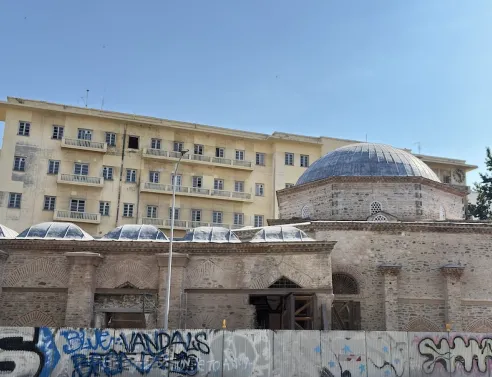 Το Αλκαζάρ επιστρέφει. Και αυτή τη φορά δεν ανοίγει απλώς ως μνημείο