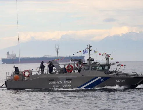 Συνελήφθη 47χρονος ναυτικός στο λιμάνι της Θεσσαλονίκης, καθώς υπό την επήρεια αλκοόλ απείλησε με μαχαίρι συνάδελφό του σε φορτηγό πλοίο.