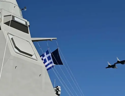 Η φρεγάτα «Κίμων» βάζει πλώρη για τη Θεσσαλονίκη στο πλαίσιο των εορτασμών για την 28η Οκτωβρίου, με το κοινό να μπορεί να την επισκέπτεται συγκεκριμένες ώρες