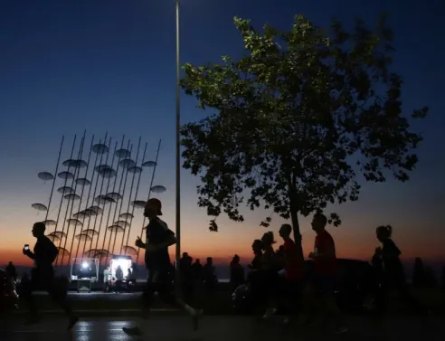 Έκτακτες κυκλοφοριακές ρυθμίσεις ανακοίνωσε η Τροχαία Θεσσαλονίκης για τη διεξαγωγή του 14ου Διεθνούς Νυχτερινού Ημιμαραθωνίου.