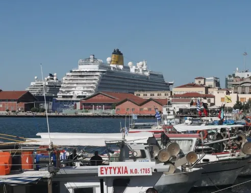 Αλιείς στη Θεσσαλονίκη μπλόκαραν φορτηγά με τουρκικά ψάρια στη Νέα Μηχανιώνα - Κλιμακώνουν τις κινητοποιήσεις - Ζητούν μείωση κόστους πετρελαίου 