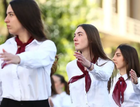 Μαθητές από 22 σχολεία συμμετείχαν στην παρέλαση της Θεσσαλονίκης για την 28η Οκτωβρίου, παρουσία εκπροσώπων της πολιτικής και αυτοδιοικητικής ηγεσίας.